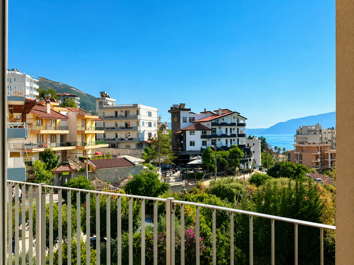 2-Bedroom Apartment with Sea Views, Lungomare Vlora — image 1