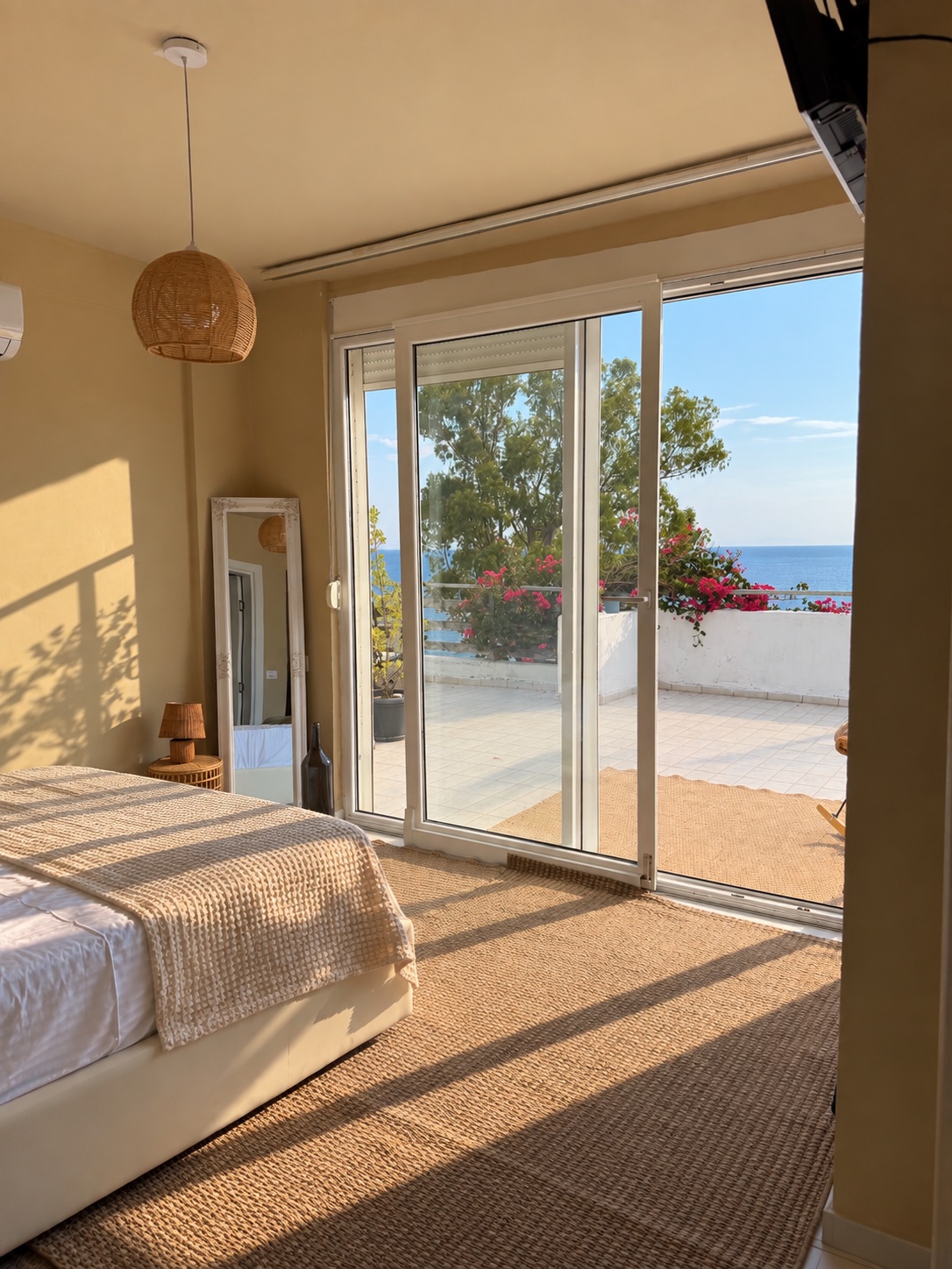 Seafront 1-bedroom mini-penthouse in Dhermi, Himara