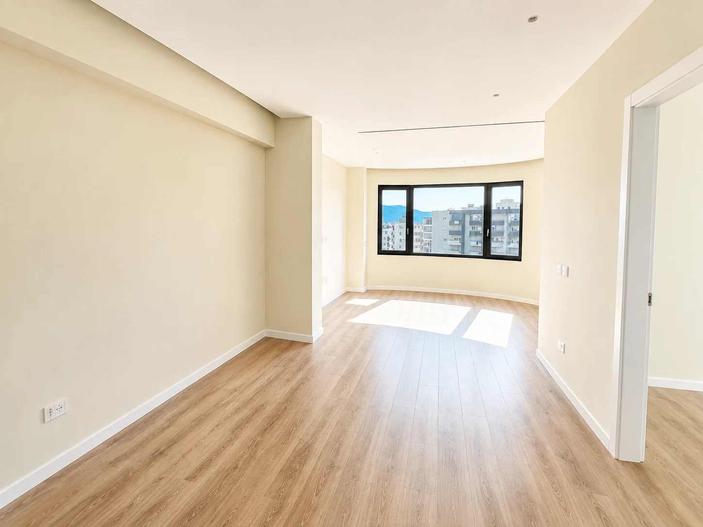 2-Bedroom Apartment with Sea Views, Lungomare Vlora